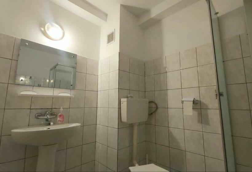 اتاق خانوادگی, Vila Egreta