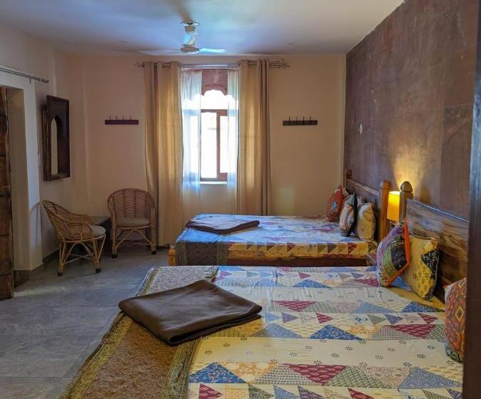 جناح عائلي, Corsican Haveli