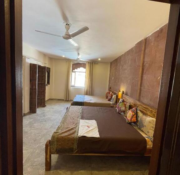 جناح عائلي, Corsican Haveli