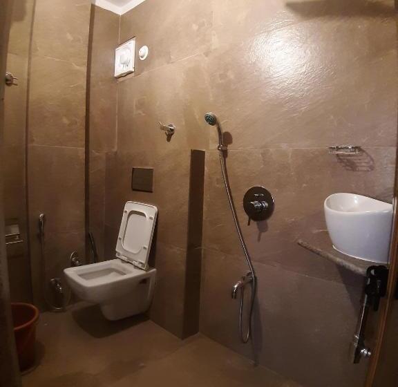 غرفة قياسية مزوَّدة بشُرفة, Corsican Haveli