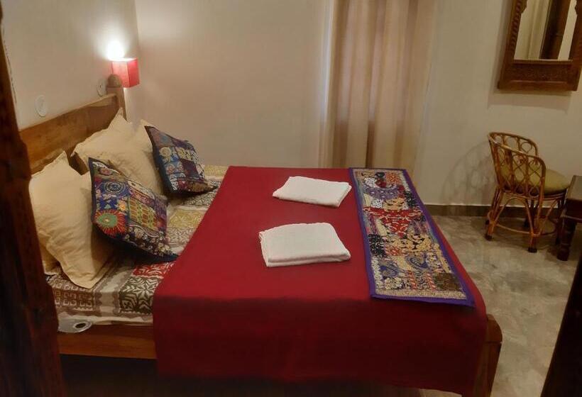 غرفة قياسية مطلة على الجبل, Corsican Haveli