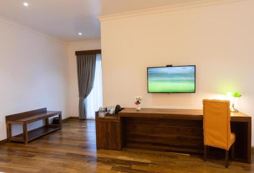 프리미엄 패일리룸, Grand Turf