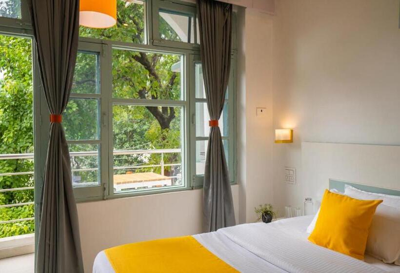 Standardrum, Zostel Rishikesh, Laxman Jhula