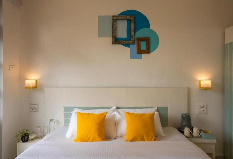 Standardrum, Zostel Rishikesh, Laxman Jhula