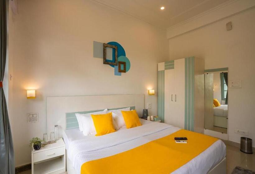 Standardrum, Zostel Rishikesh, Laxman Jhula