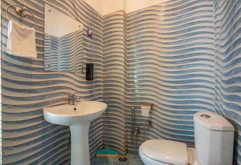 Standardrum, Zostel Rishikesh, Laxman Jhula