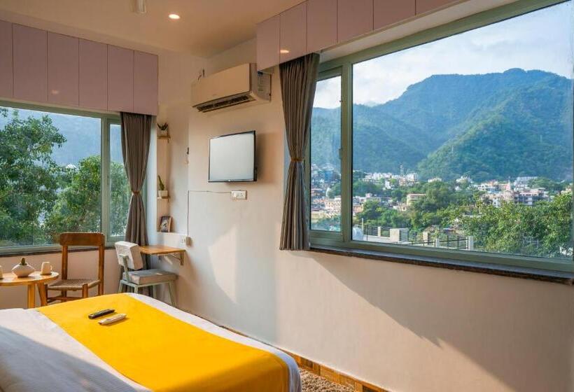 Deluxe Rum, Zostel Rishikesh, Laxman Jhula
