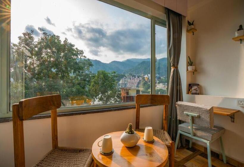 Deluxe Rum, Zostel Rishikesh, Laxman Jhula