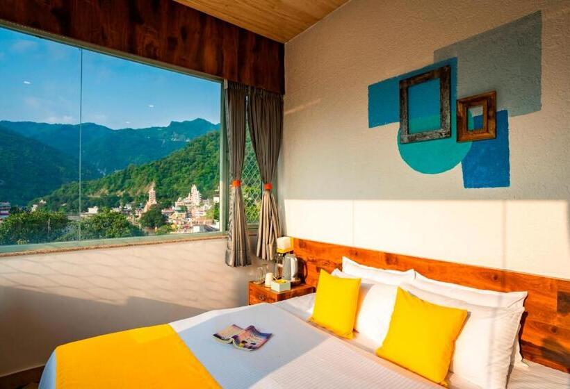 Superior Rum, Zostel Rishikesh, Laxman Jhula