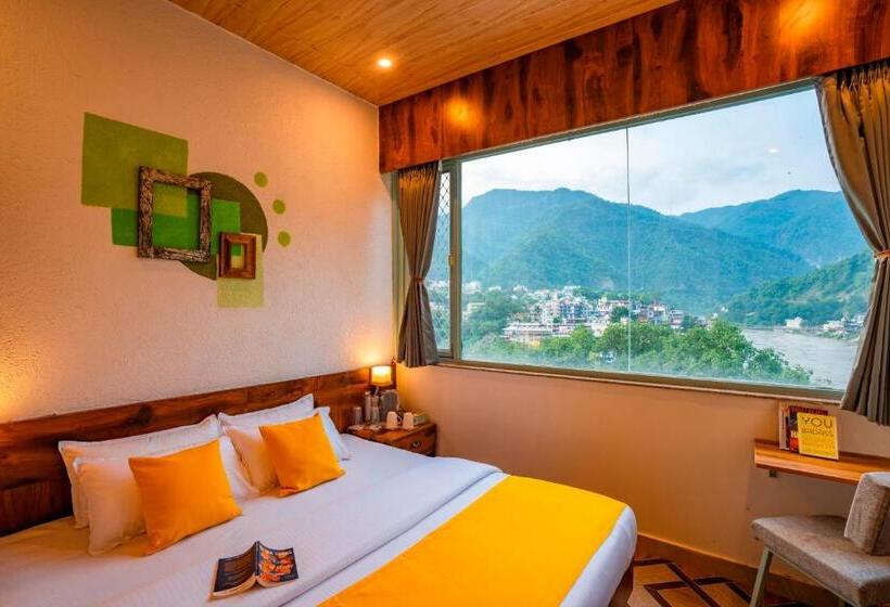 Superior Rum, Zostel Rishikesh, Laxman Jhula