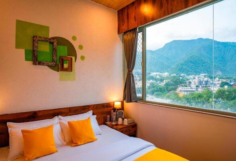 Superior Rum, Zostel Rishikesh, Laxman Jhula