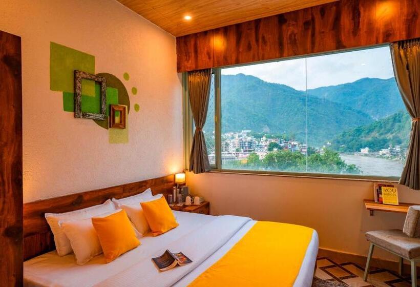 Superior Rum, Zostel Rishikesh, Laxman Jhula