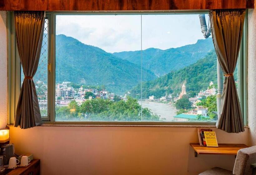 Superior Rum, Zostel Rishikesh, Laxman Jhula