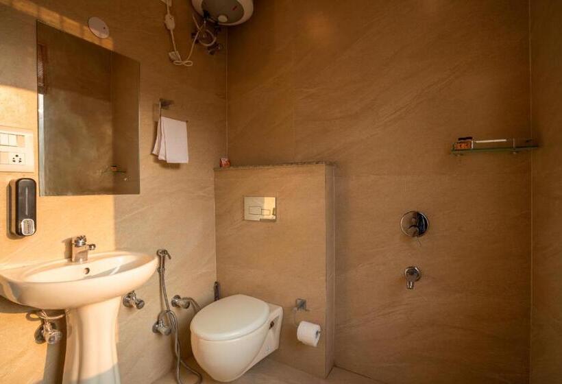 Superior Rum, Zostel Rishikesh, Laxman Jhula