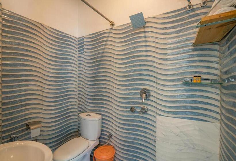 Standardrum, Zostel Rishikesh, Laxman Jhula