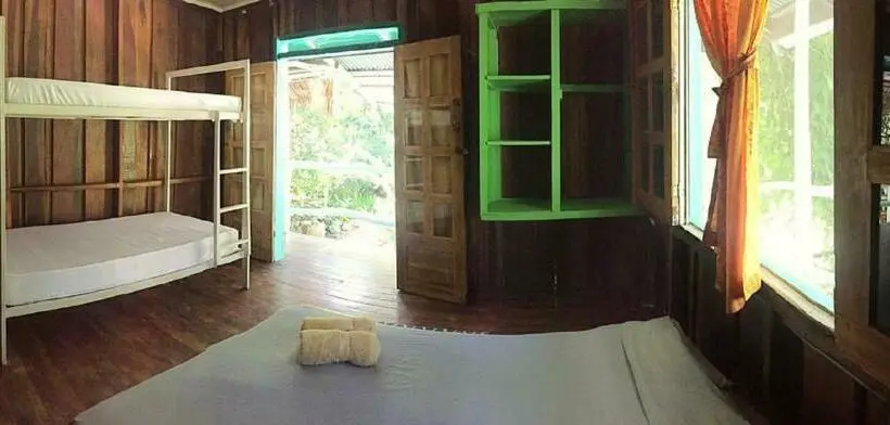 浴室共有ファミリールーム, Madre Selva Hostel