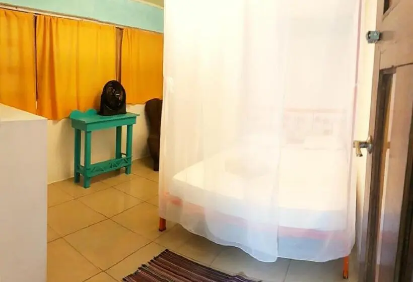 バス共有のスタンダードルーム, Madre Selva Hostel