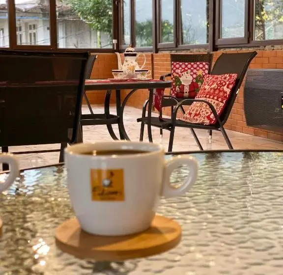 اتاق کلاسیک سه تخته, Guest House Royal Comfort With Terrace