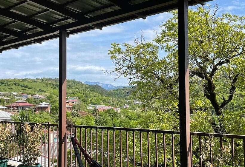 اتاق کلاسیک سه تخته, Guest House Royal Comfort With Terrace