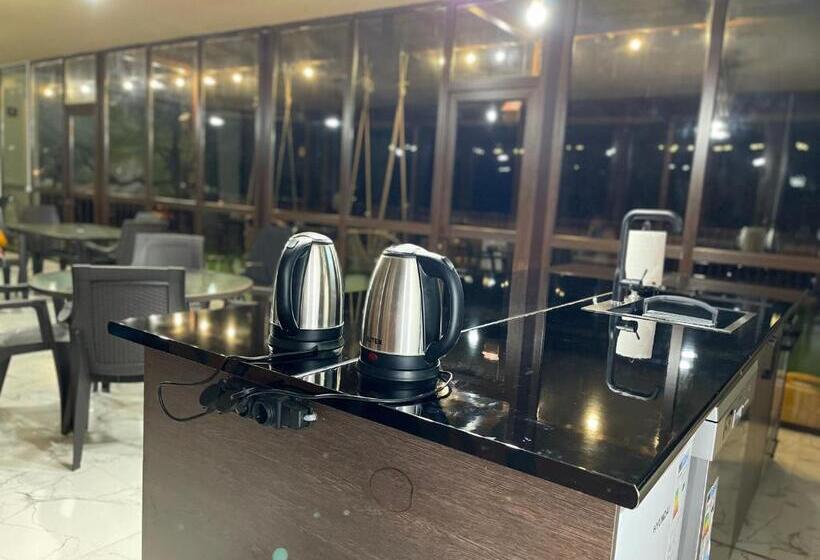 اتاق کلاسیک سه تخته, Guest House Royal Comfort With Terrace