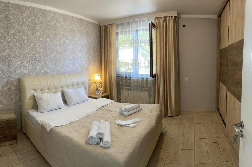 اتاق استاندارد با سرویس بهداشتی مشترک, Guest House Royal Comfort With Terrace