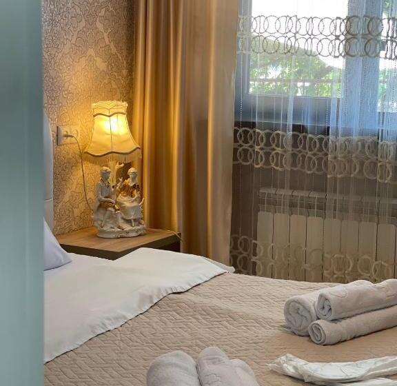 اتاق استاندارد با سرویس بهداشتی مشترک, Guest House Royal Comfort With Terrace