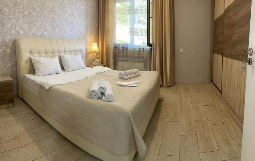 اتاق استاندارد با سرویس بهداشتی مشترک, Guest House Royal Comfort With Terrace