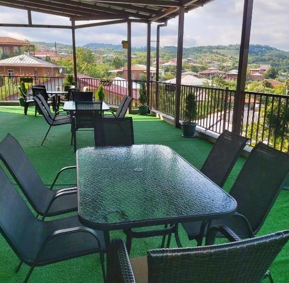 اتاق کلاسیک سه تخته, Guest House Royal Comfort With Terrace