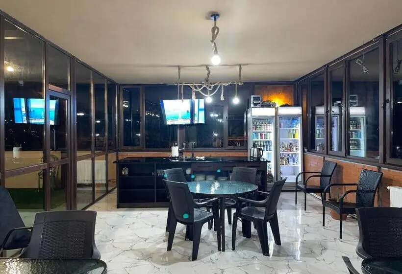 اتاق کلاسیک سه تخته, Guest House Royal Comfort With Terrace