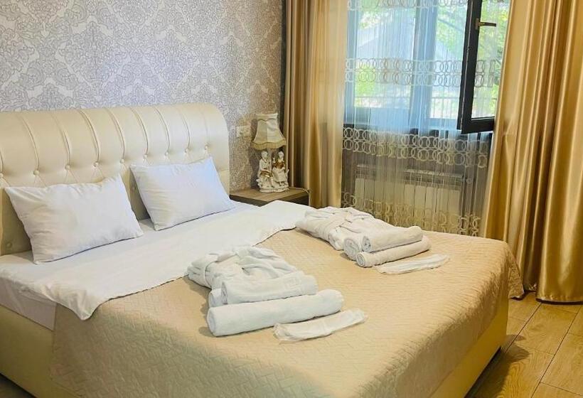 اتاق استاندارد با سرویس بهداشتی مشترک, Guest House Royal Comfort With Terrace