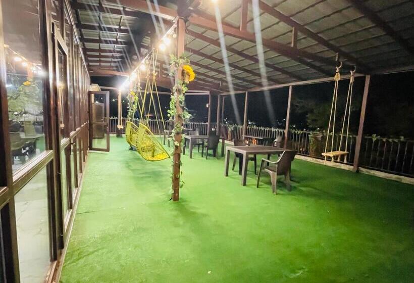اتاق استاندارد با سرویس بهداشتی مشترک, Guest House Royal Comfort With Terrace