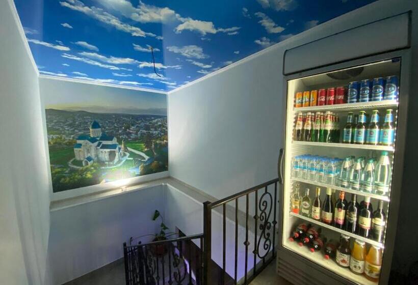 اتاق کلاسیک سه تخته, Guest House Royal Comfort With Terrace