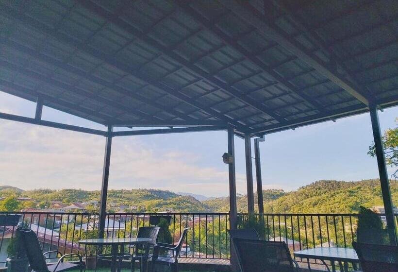 اتاق کلاسیک سه تخته, Guest House Royal Comfort With Terrace