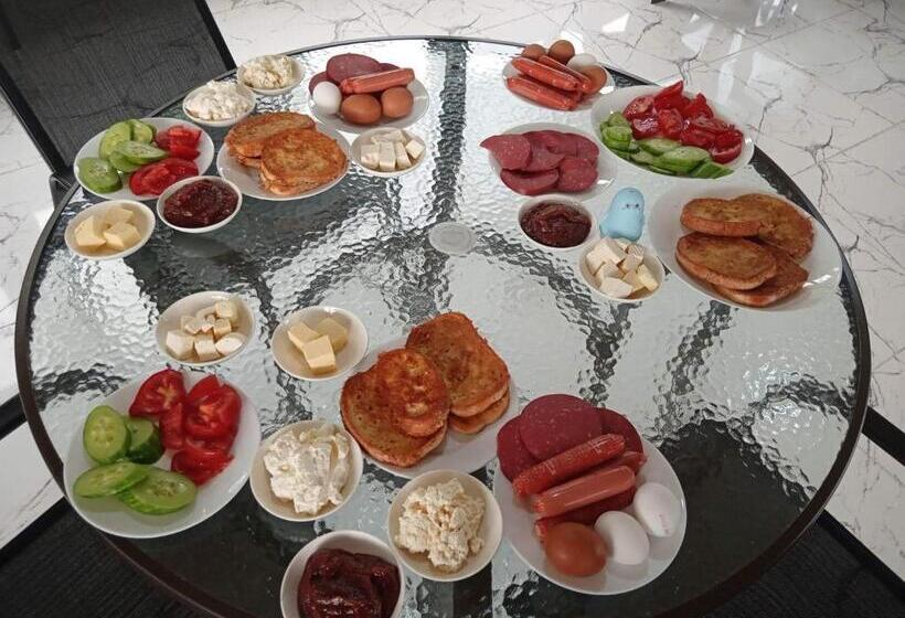 اتاق استاندارد با سرویس بهداشتی مشترک, Guest House Royal Comfort With Terrace