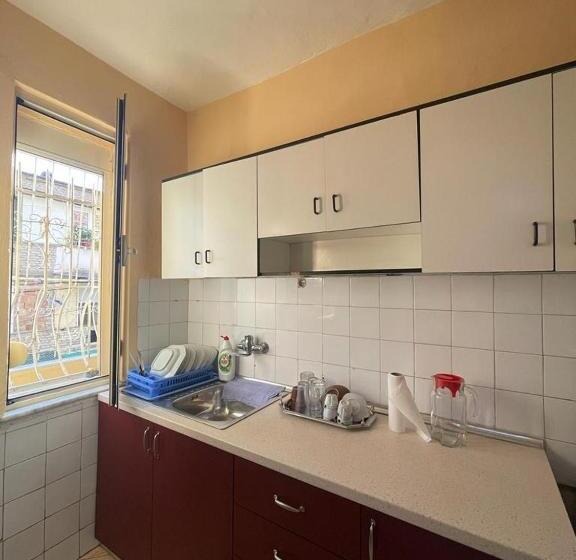 غرفة قياسية فردية مزودة بشُرفة, Neo Apartments