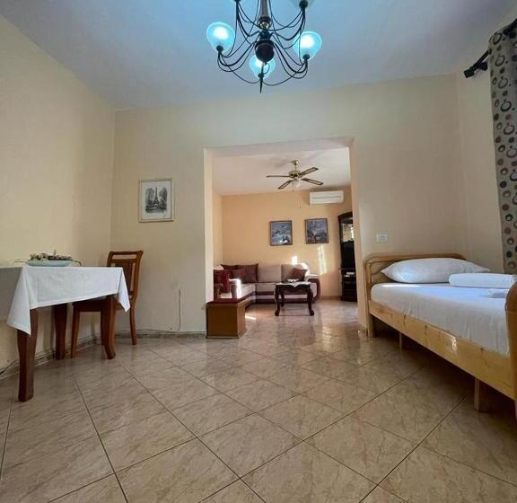 غرفة قياسية فردية مزودة بشُرفة, Neo Apartments