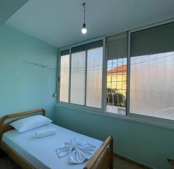 اتاق راحتی سه تخته, Neo Apartments