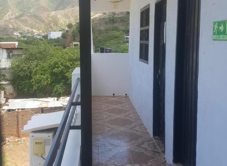 バルコニー付きスタンダードルーム, Hostal Casa Yhoanny