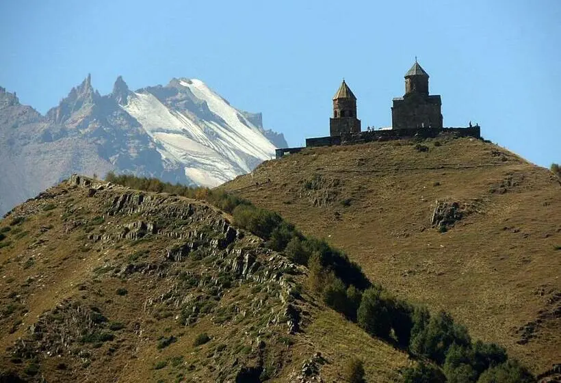 اتاق استاندارد سه نفره, Nino Khetaguri Guest House