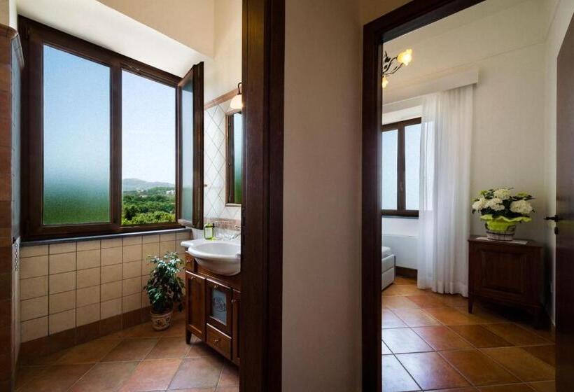 מיטת קינג בסוויטה, Agriturismo Antico Casale Colli Di San Pietro