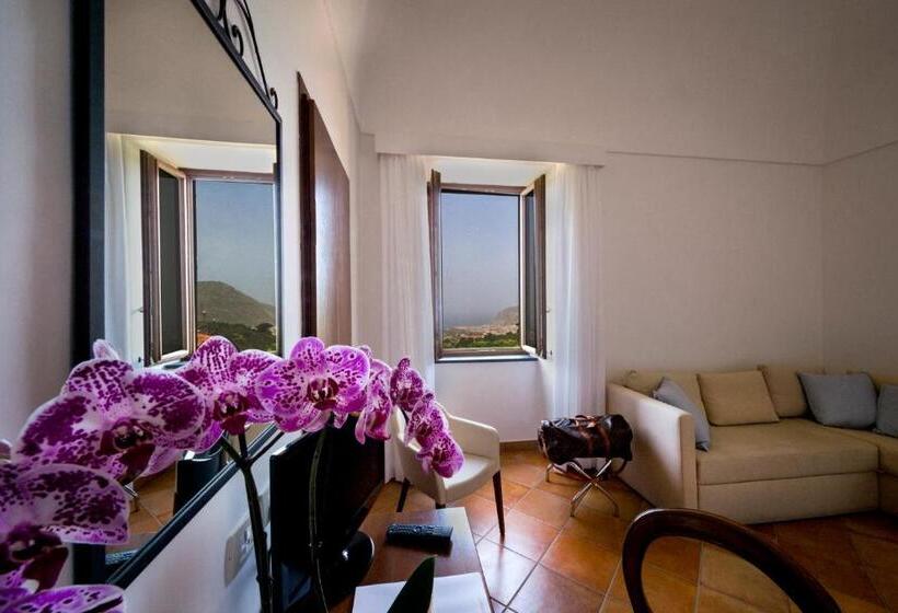 מיטת קינג בסוויטה, Agriturismo Antico Casale Colli Di San Pietro