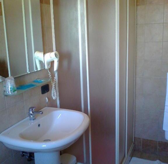 חדר סטנדרט, Life