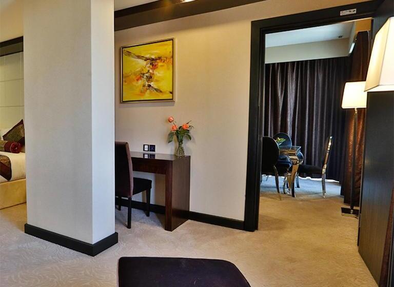 로얄 스위트, Royale Signature