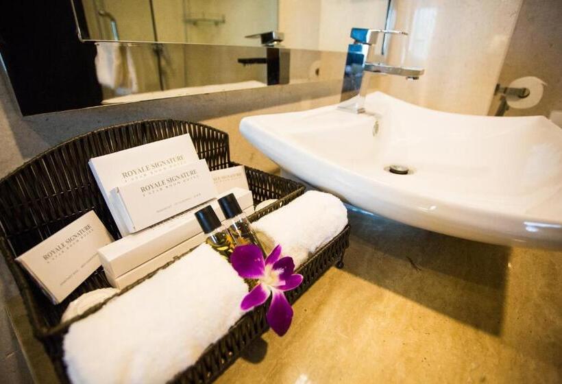 스탠다드 룸 킹사이즈 침대, Royale Signature