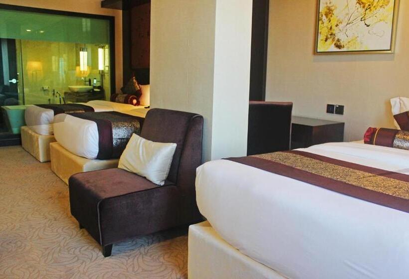 이그제큐티브 트리플, Royale Signature