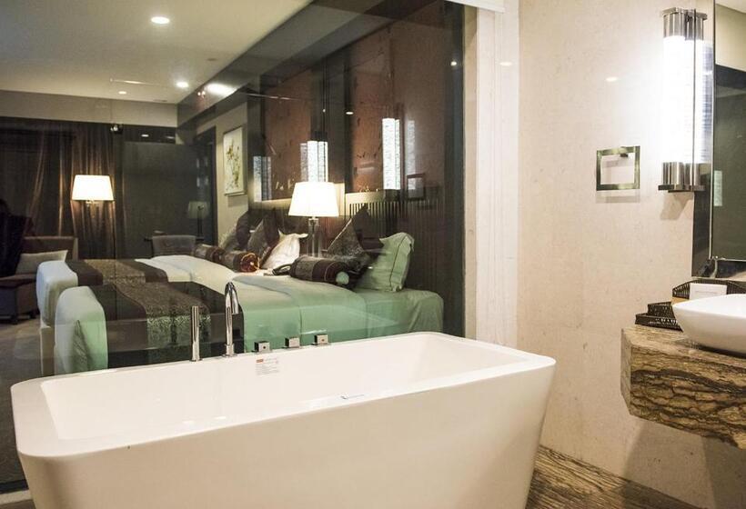 디럭스 주니어 스위트, Royale Signature