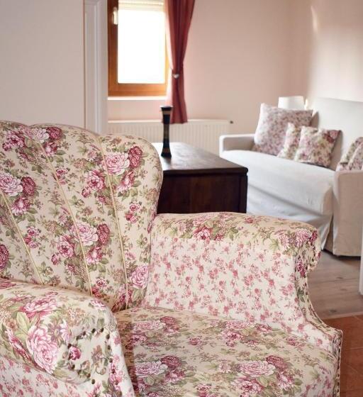 شقة غرفة نوم واحدة مزودة بشُرفة, Borbarátok Vendègház