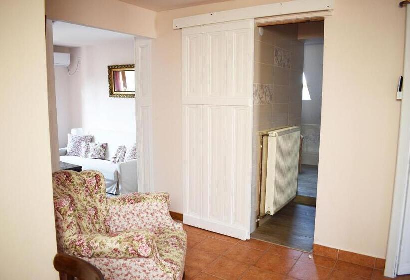 شقة غرفة نوم واحدة مزودة بشُرفة, Borbarátok Vendègház