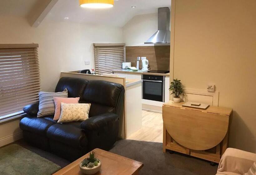 شقة غرفتين, Elizabeth House