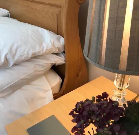 شقة غرفة واحدة, Elizabeth House